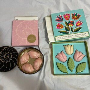 Lot of 2 NOS VTG Hostess Guest Bath Soap Sets Seashells in Tin & Tulips Scented